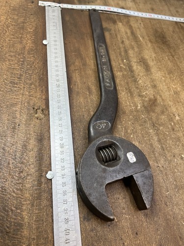 Old tool outil - ancien, à